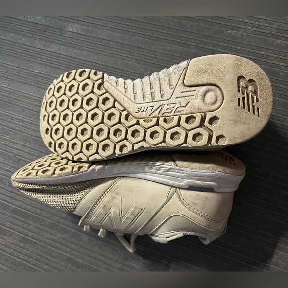 New Balance Woman's Beige Sneakers - Picture 4 of 4